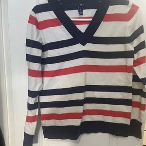 Gap sweater